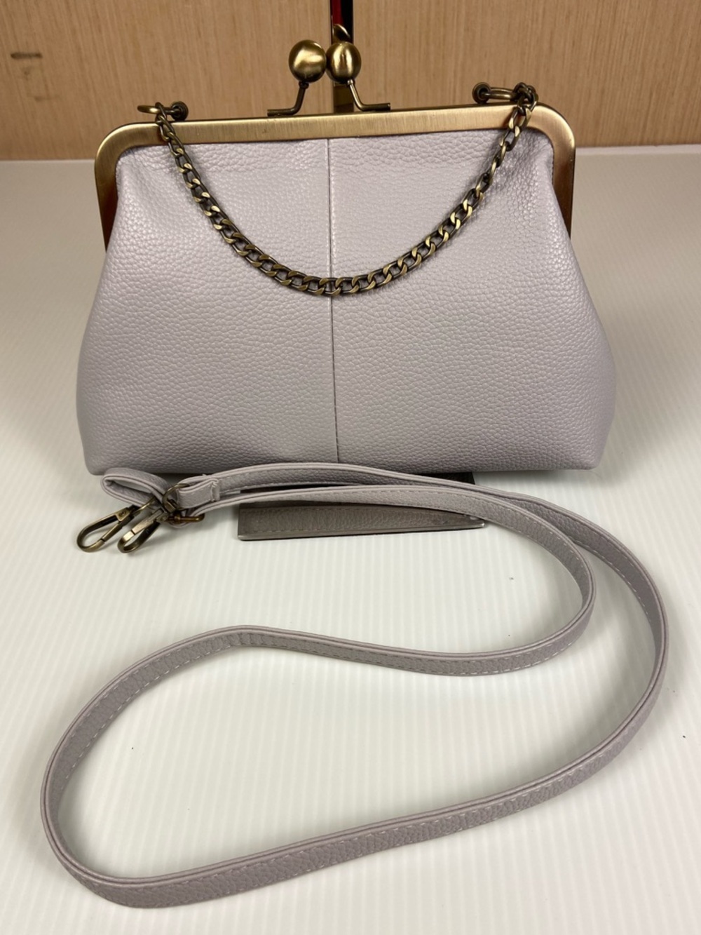 Gray Kiss Lock Crossbody Bag Vintage Style Frame Purse Chain Handle